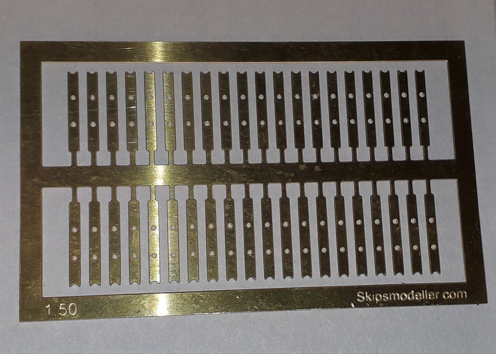 Rekkestøtter 2 hull+ topp 20mm (1:50)